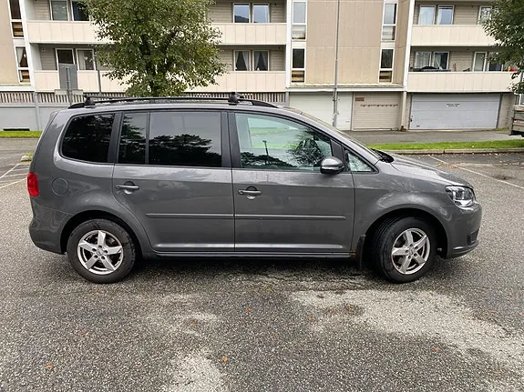 Volkswagen Touran 2011 photo 3