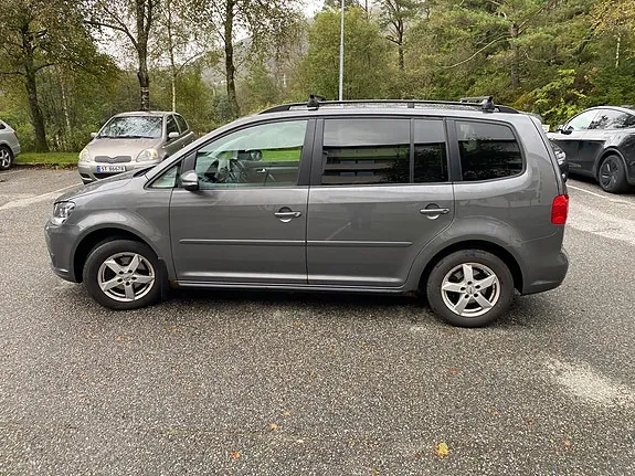 Volkswagen Touran 2011 photo 2