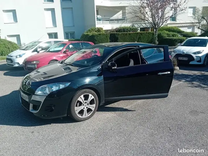 Renault Megane 2011 photo 2