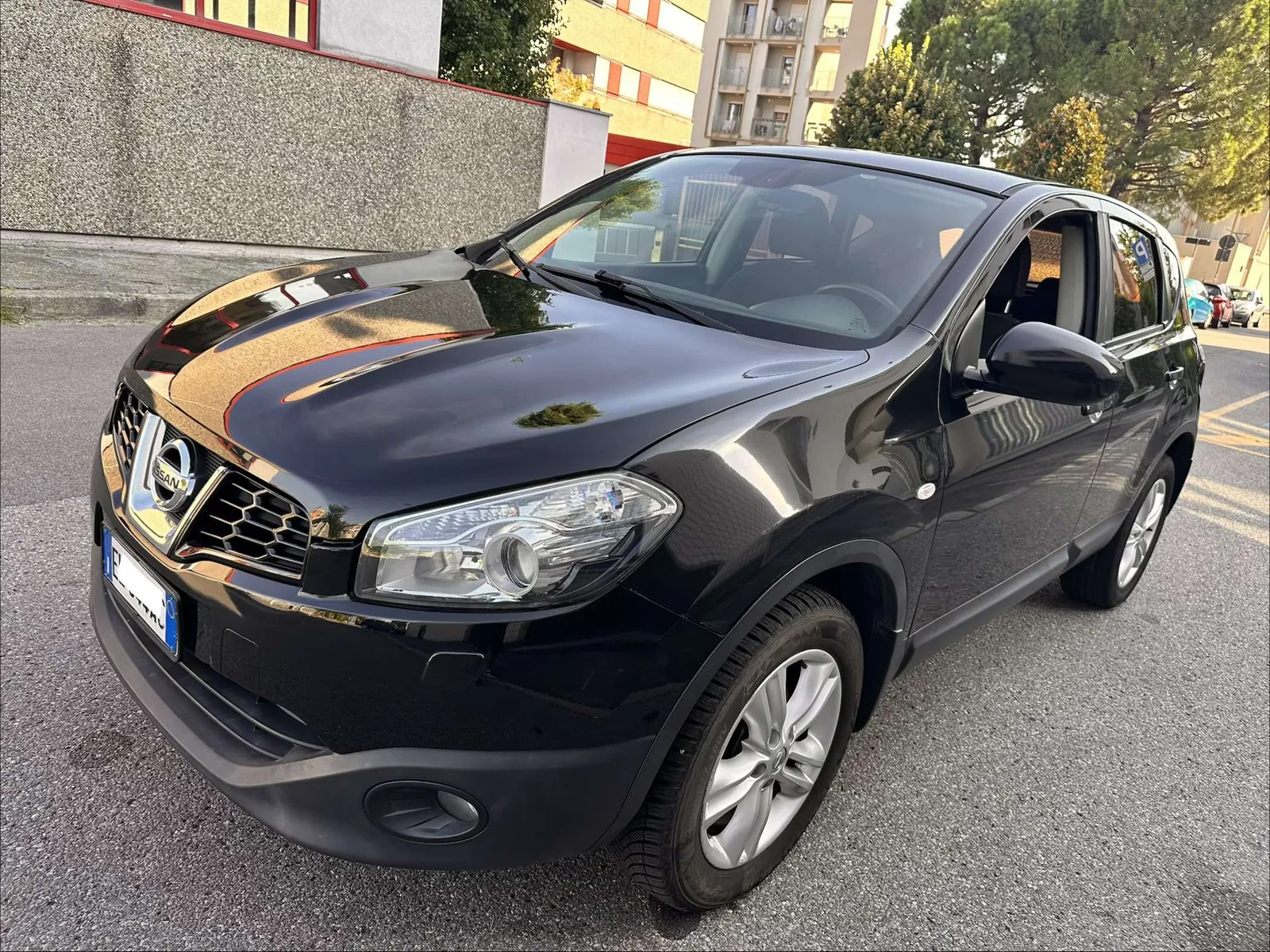 Nissan Qashqai 2012 photo 2