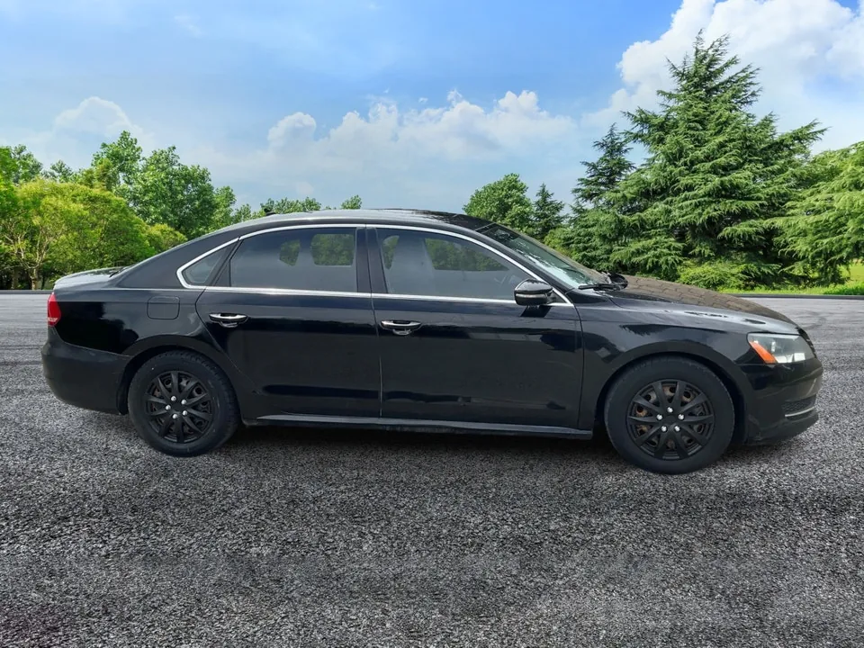 Volkswagen Passat 2012 photo 2