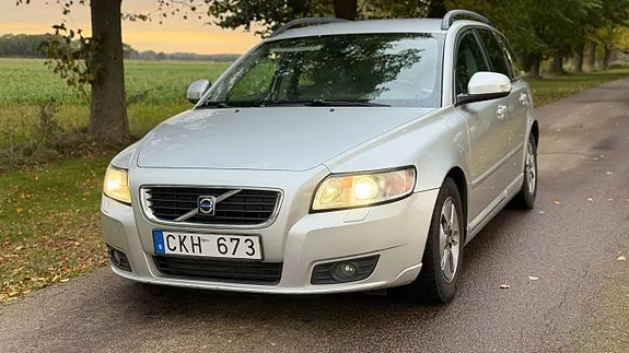 Volvo V50 2010 photo 2
