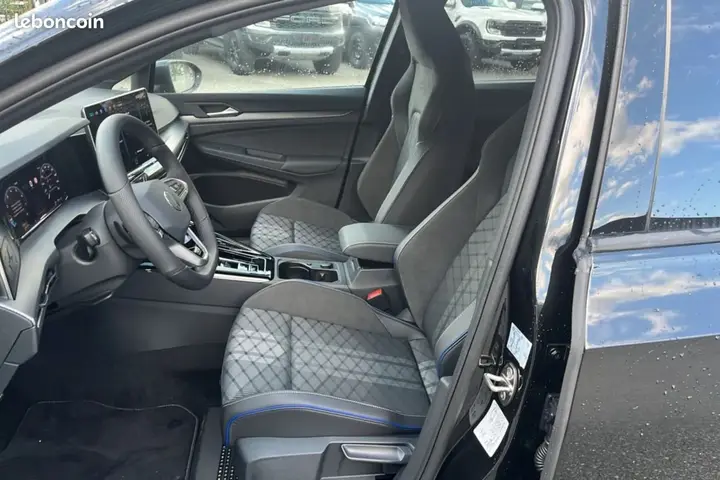 Volkswagen Golf 2026 photo 5