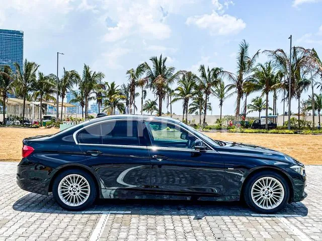 BMW 318I 2016 photo 4