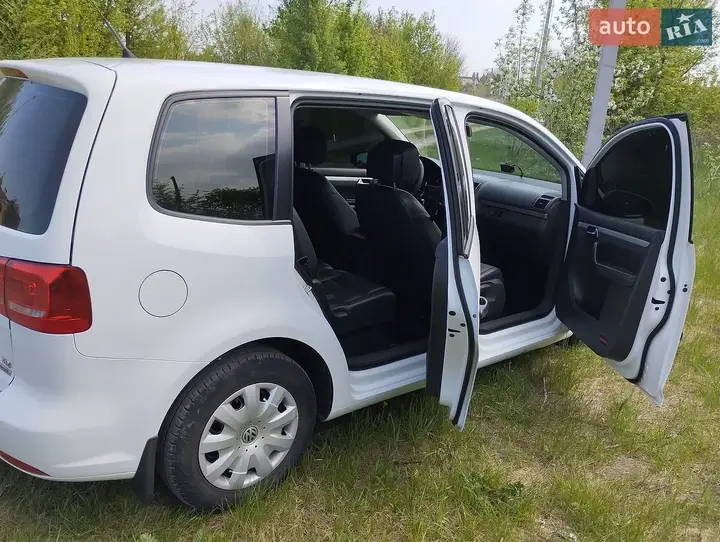 Volkswagen Touran 2014 photo 4