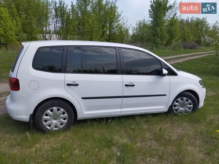Volkswagen Touran 2014 photo 3