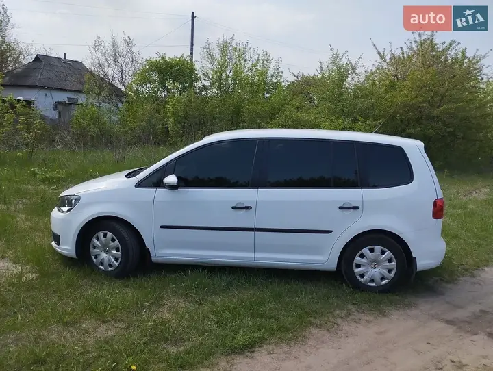 Volkswagen Touran 2014 photo 2