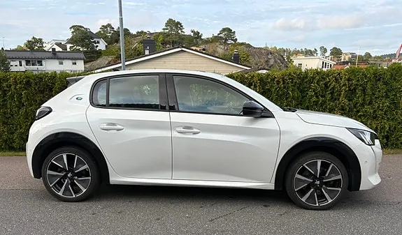 Peugeot 208 2020 photo 2