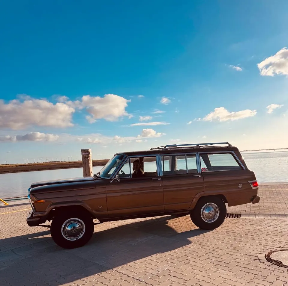 Jeep Wagoneer