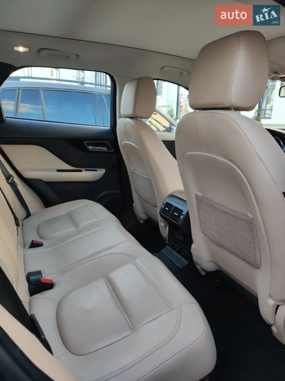 Jaguar F-Pace 2017 photo 4