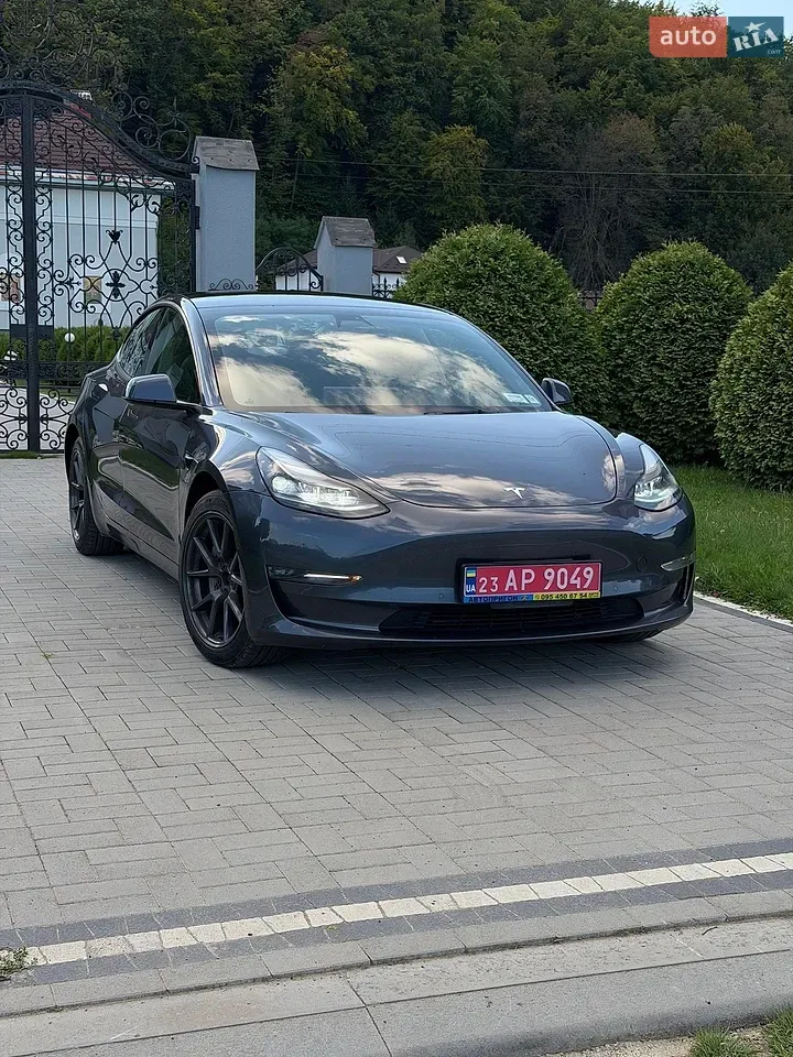 Tesla Model 3 2021 photo 2