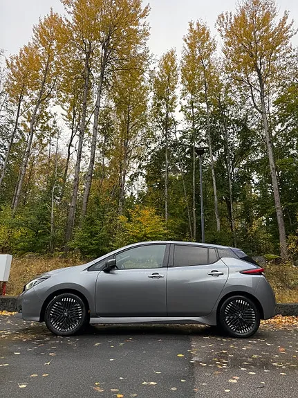 Nissan Leaf 2023 photo 3