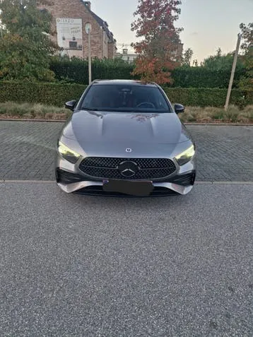 Mercedes-Benz A180