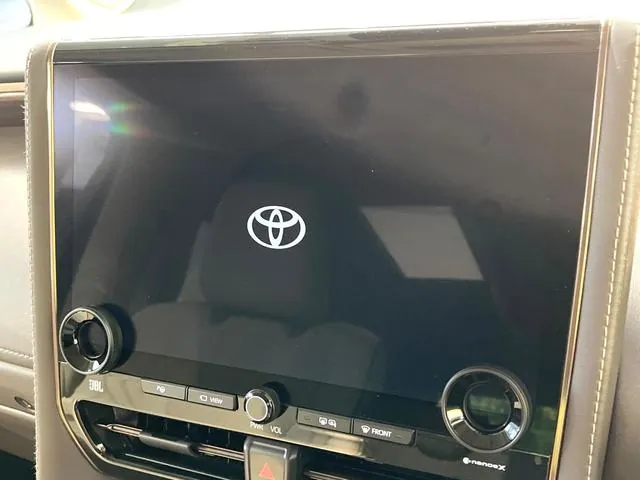 Toyota Alfaard Hybrid 2024 photo 3