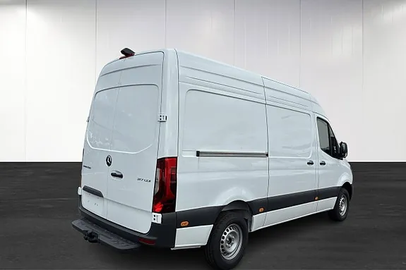 Mercedes-Benz Sprinter 2027 photo 3