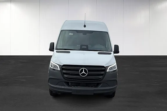 Mercedes-Benz Sprinter 2027 photo 5