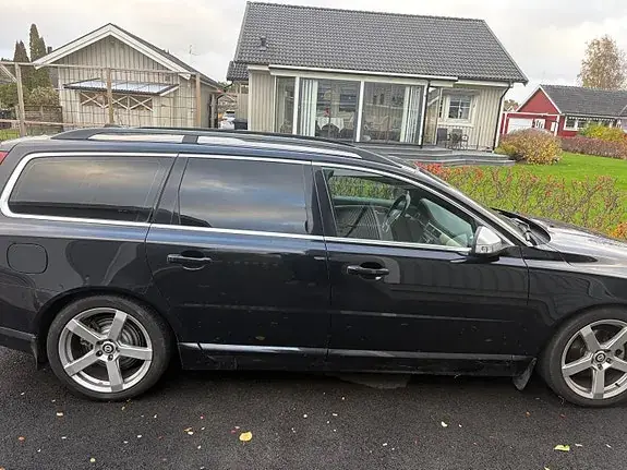 Volvo V70 2010 photo 2