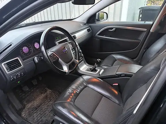 Volvo V70 2010 photo 4