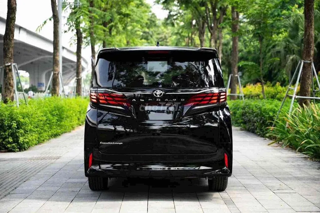 Toyota Alphard 2026 photo 4