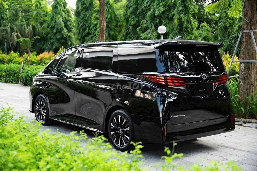 Toyota Alphard 2026 photo 3