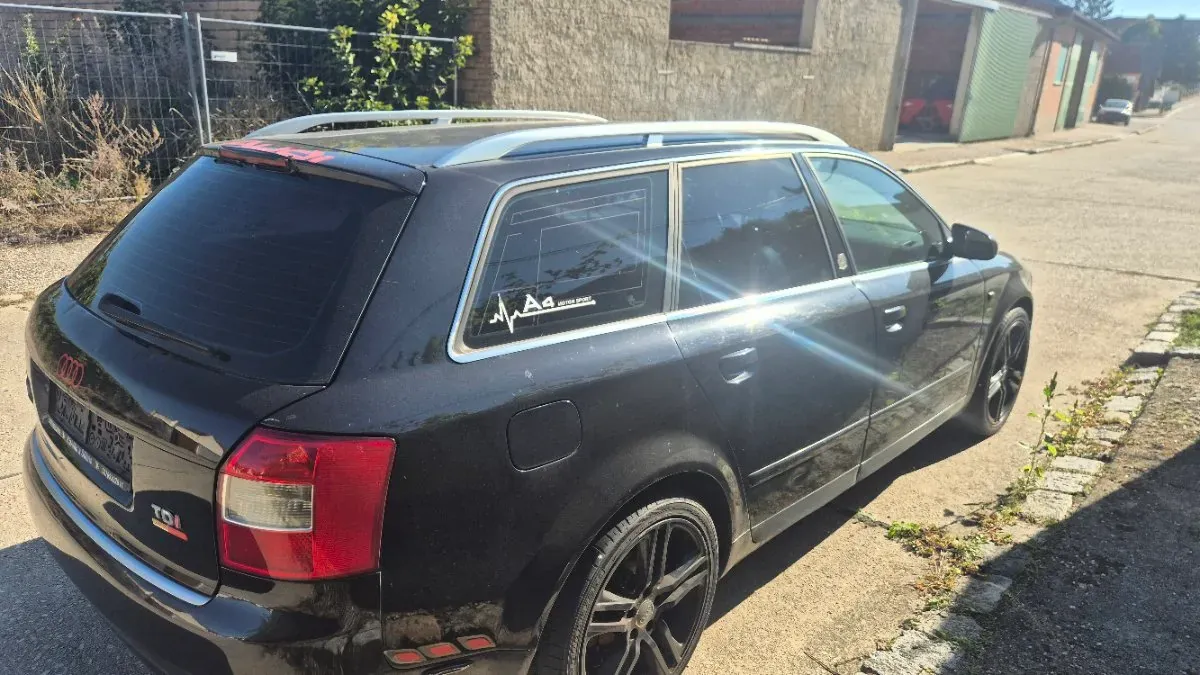 Audi A4 2004 photo 2