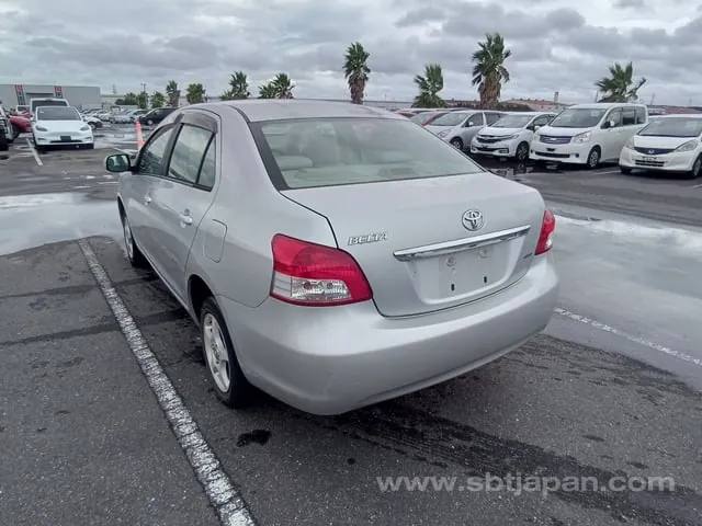 Toyota Belta 2011 photo 3