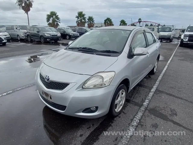Toyota Belta 2011 photo 2