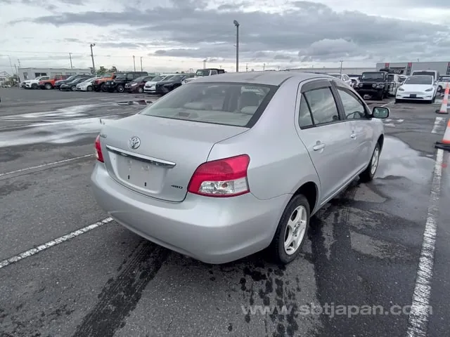 Toyota Belta 2011 photo 4