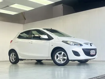 Mazda Demio 2013 photo 5