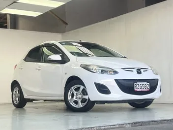 Mazda Demio 2013 photo 2