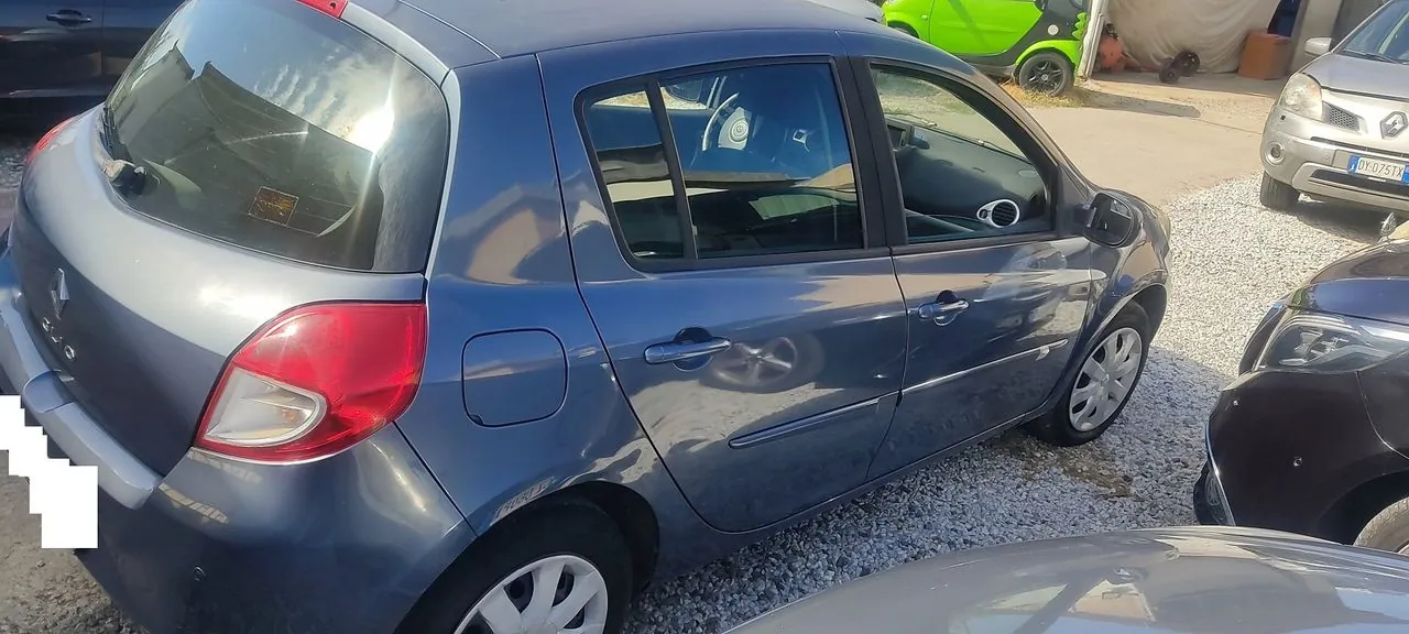 Renault Clio 2010 photo 3