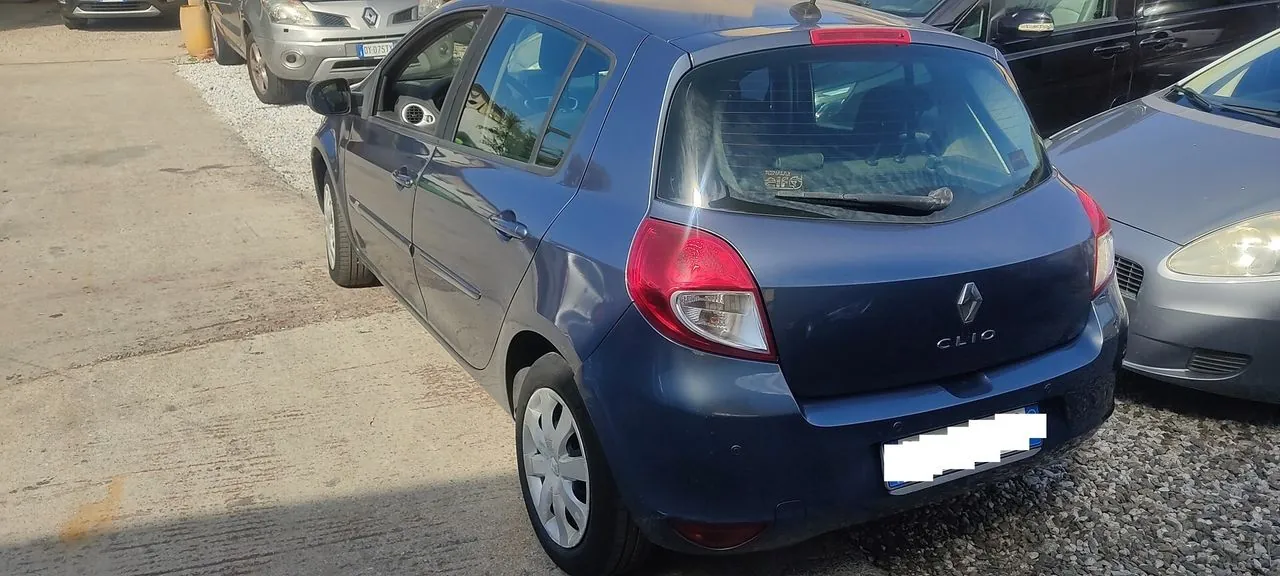 Renault Clio 2010 photo 4