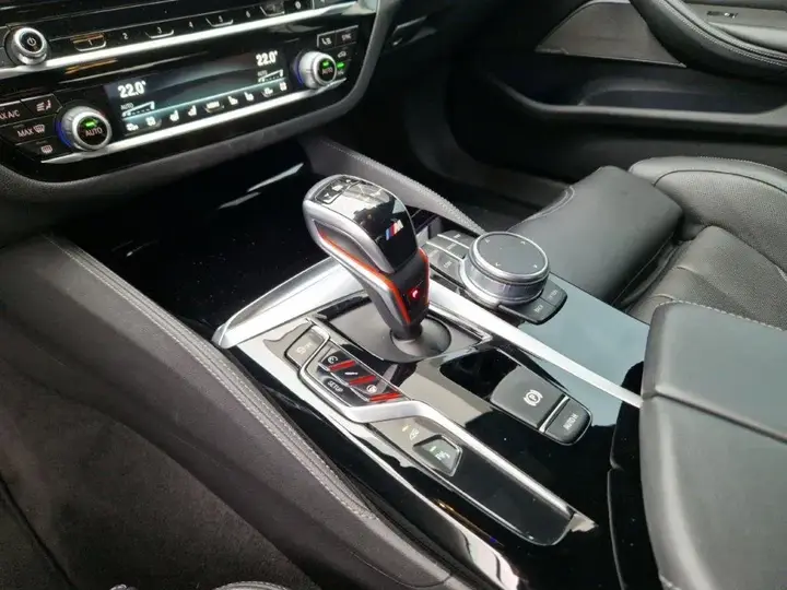BMW 5 Series 2020 photo 2