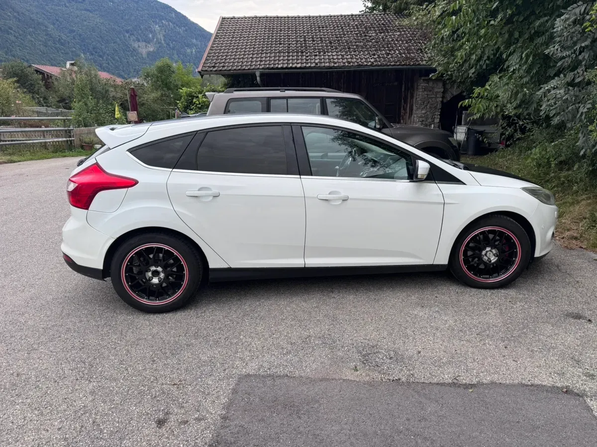Ford Focus 2012 photo 2