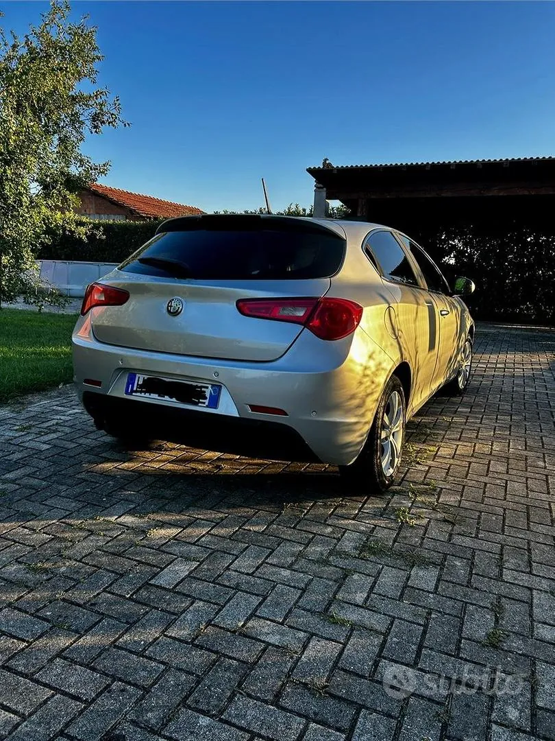 Alfa Romeo Giulietta 2010 photo 2