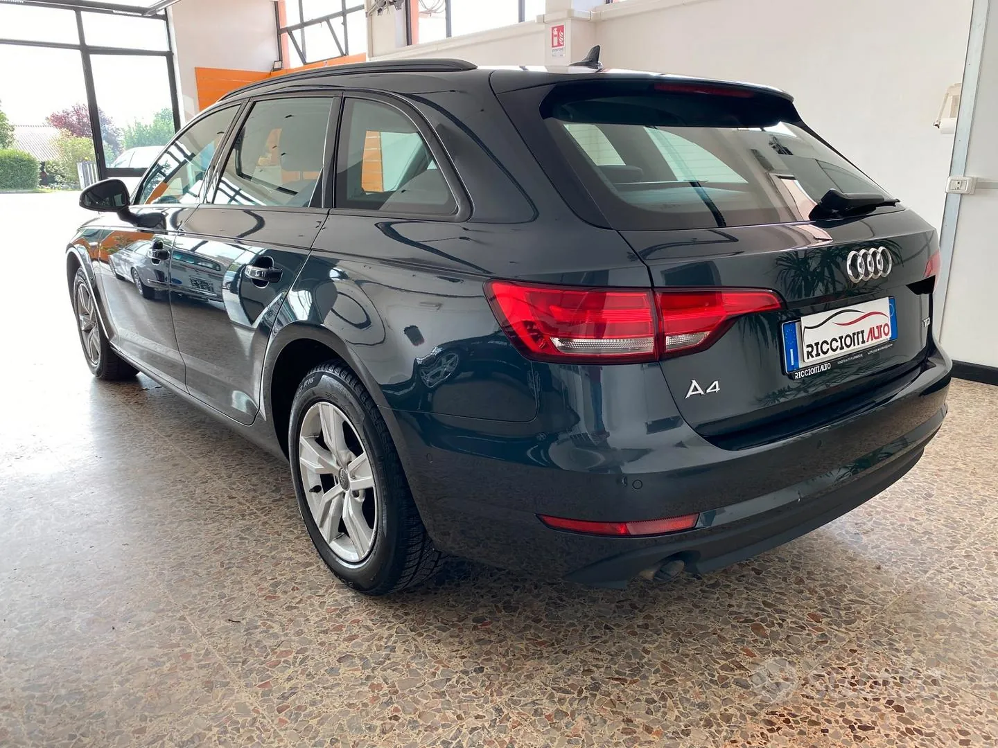 Audi A4 Avant 2016 photo 4