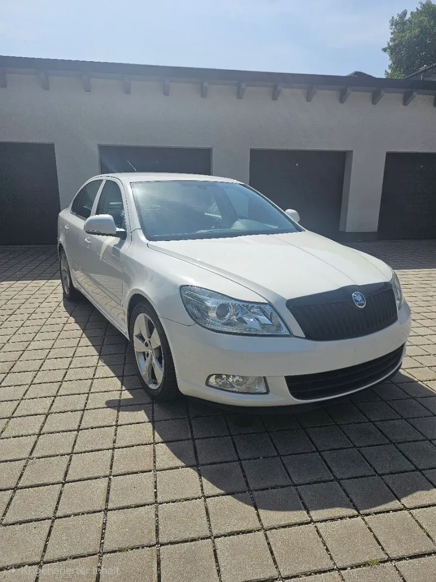 Skoda Octavia 2011 photo 2