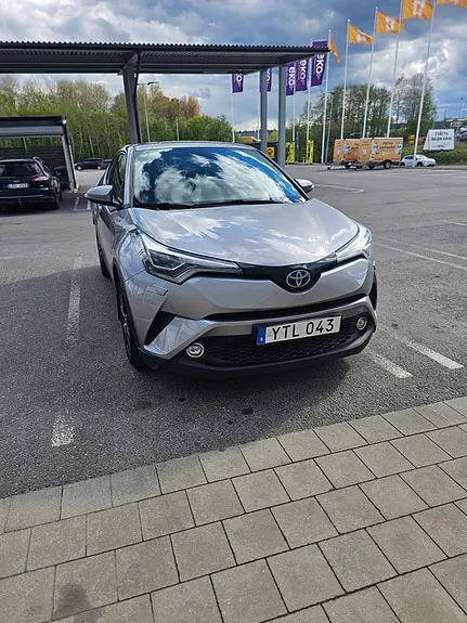 Toyota C-Hr 2018 photo 2