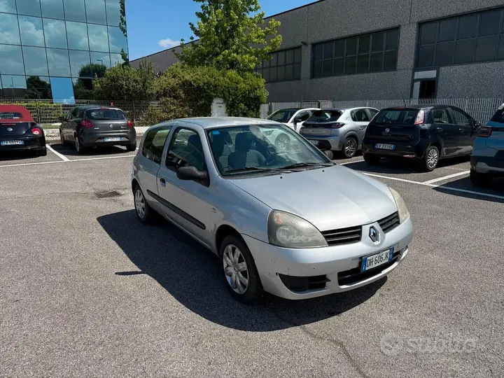 Renault Clio 2007 photo 2