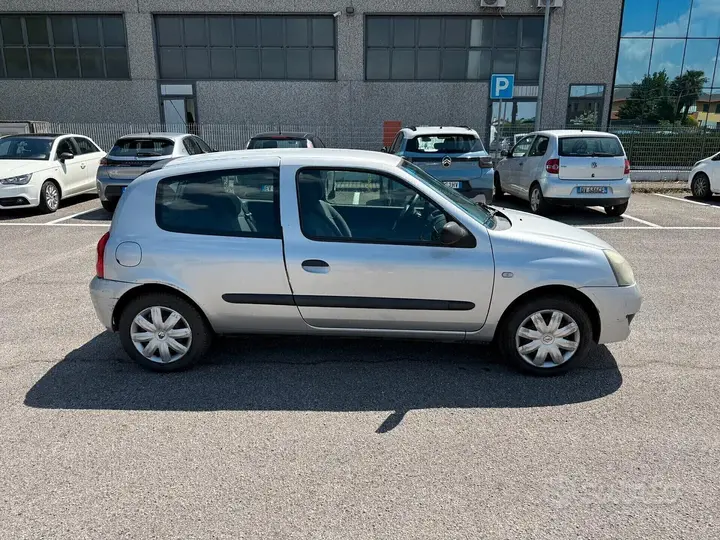 Renault Clio 2007 photo 3
