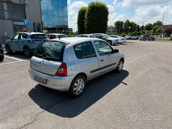 Renault Clio 2007 photo 4