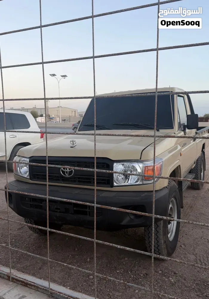 Toyota Land Cruiser 2013 photo 2
