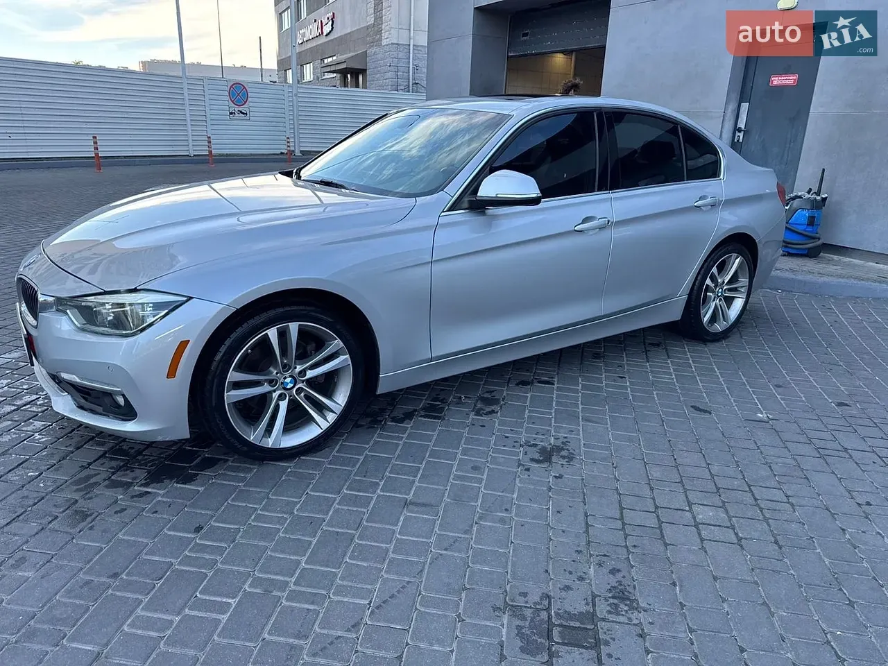 BMW 3 Series 2016 photo 2