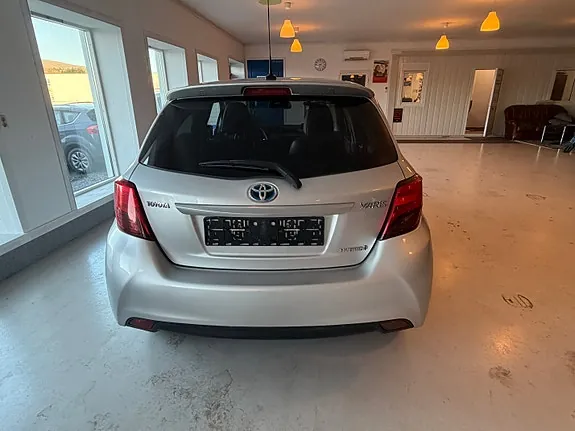 Toyota Yaris 2015 photo 4