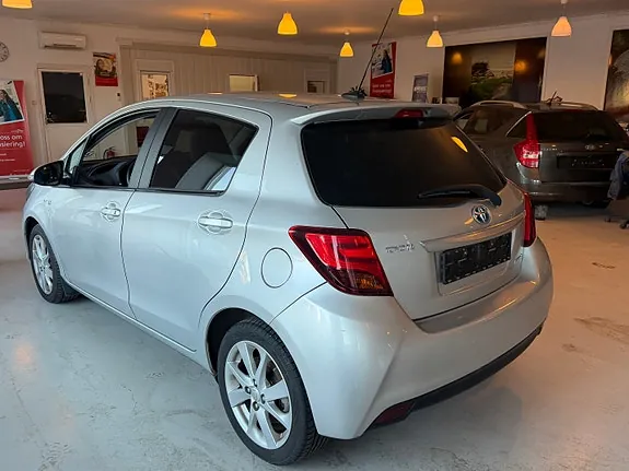 Toyota Yaris 2015 photo 5