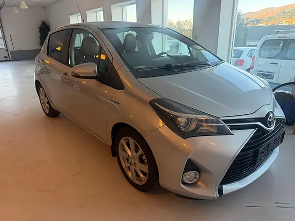 Toyota Yaris 2015 photo 2