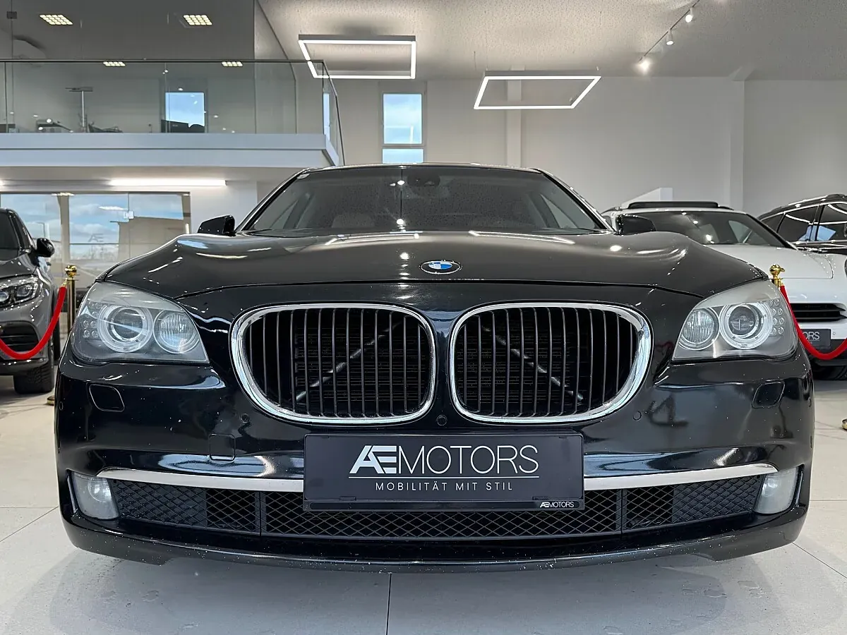 BMW 7 Series 2011 photo 3