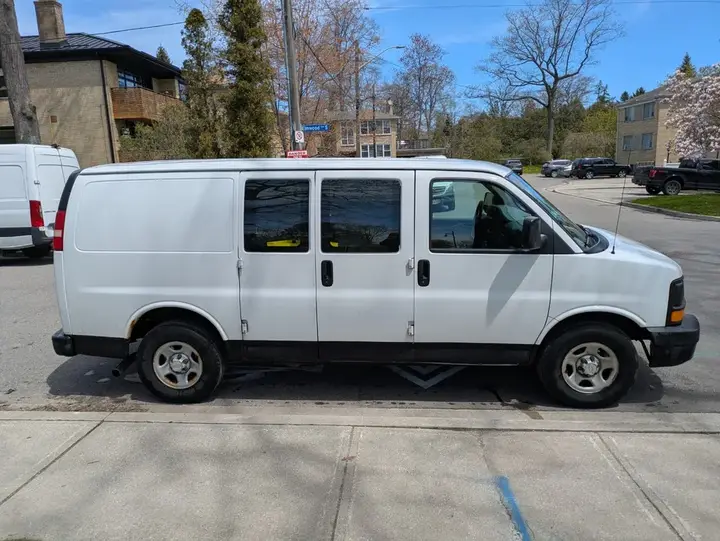 Chevrolet Express 2008 photo 3