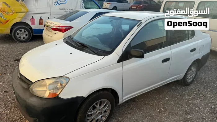 Toyota Echo 2005 photo 2