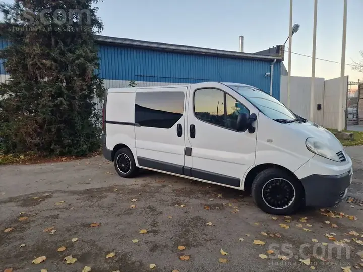 Renault Trafic 2012 photo 2